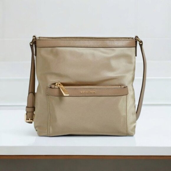 Michael Kors Morgan Nylon Messengerbag - Picture 1 of 12